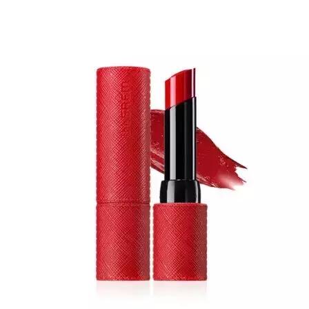 美女抹口红吻男神,涂上喜欢的口红吻最爱的他