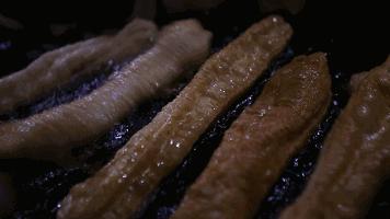 长痘痘就不能吃糖,长痘痘是不是不能吃补品