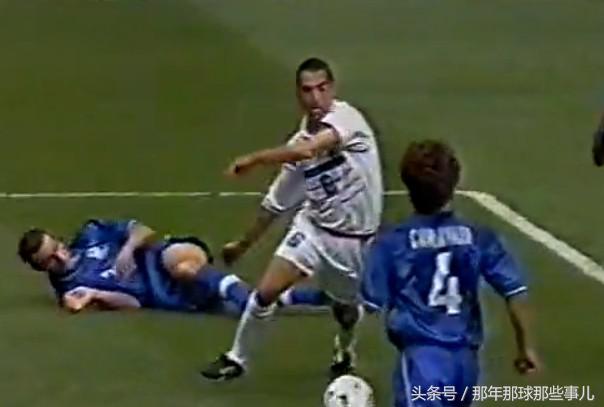两届世界杯踢丢点球巴乔扼腕痛惜,98年世界杯法国vs意大利点球大战