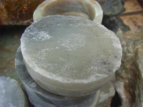 和田墨玉桃花石值钱吗,桃花石和田玉