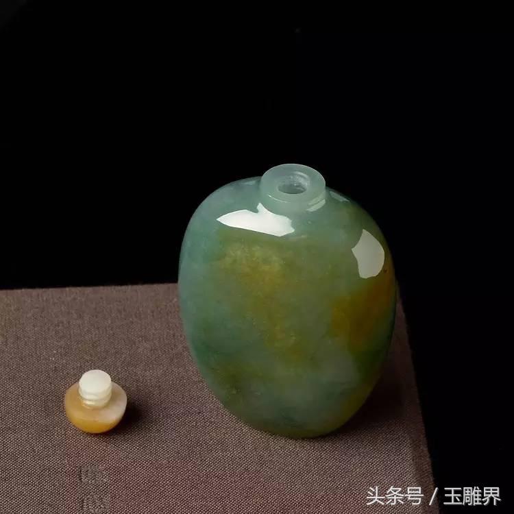 古代男子随身佩戴物品,男子穿越古代带了小玩具