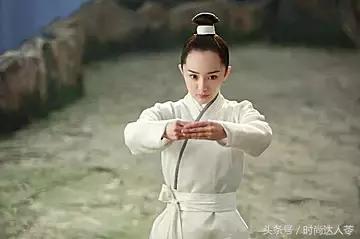 杨幂三生三世十里桃花高发际线,发际线高怎么改善用梳子