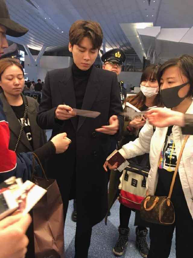 曾经李易峰的粉丝现在是什么感受,李易峰对粉丝好吗