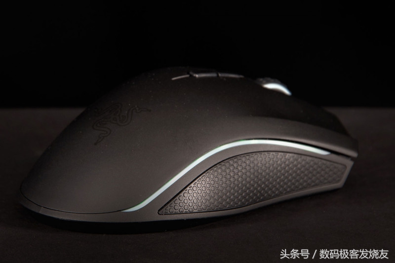 雷蛇巴赛里斯蛇鼠标测评,雷蛇眼镜蛇游戏鼠标毒蝰mini迭代