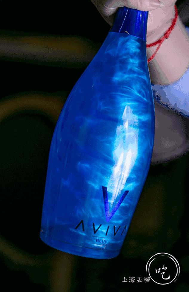 这家店靠一块INS美食博主的星空蛋糕，就把少女心秒成渣渣！涂红唇就打折，男生涂折更低！