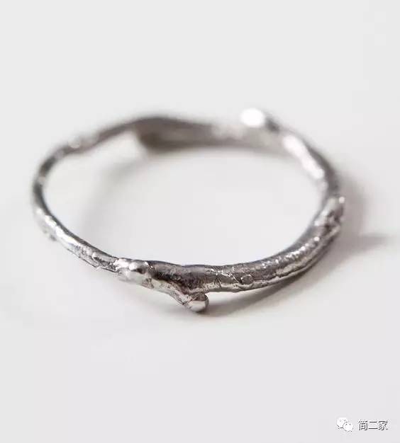 过期的洗发露扔了可惜能干什么用,过期的洗发水可以干嘛用啊