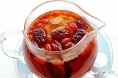 「赏诗识中药」物美价廉的枸杞子，识用的人当成宝！（含枸杞茶推荐）