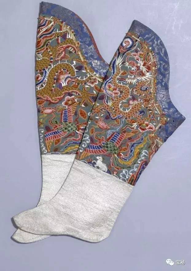清朝慈禧穿的袜子,太监给慈禧穿袜子