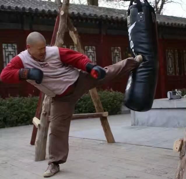 少林武僧转头,少林功夫原地挺身