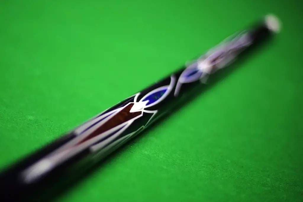 张堃鹏曾用过什么品牌的球杆,世界冠军张堃鹏表演