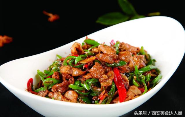 一道色香味俱全的家常小炒炒茄子,简单易做色香味俱佳的家常小炒菜