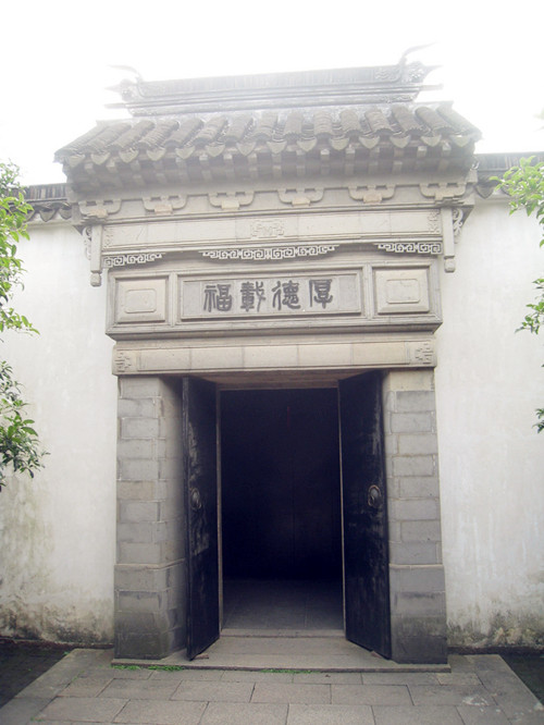 板房的门的朝向对应周易,周易八卦大门对着窗户