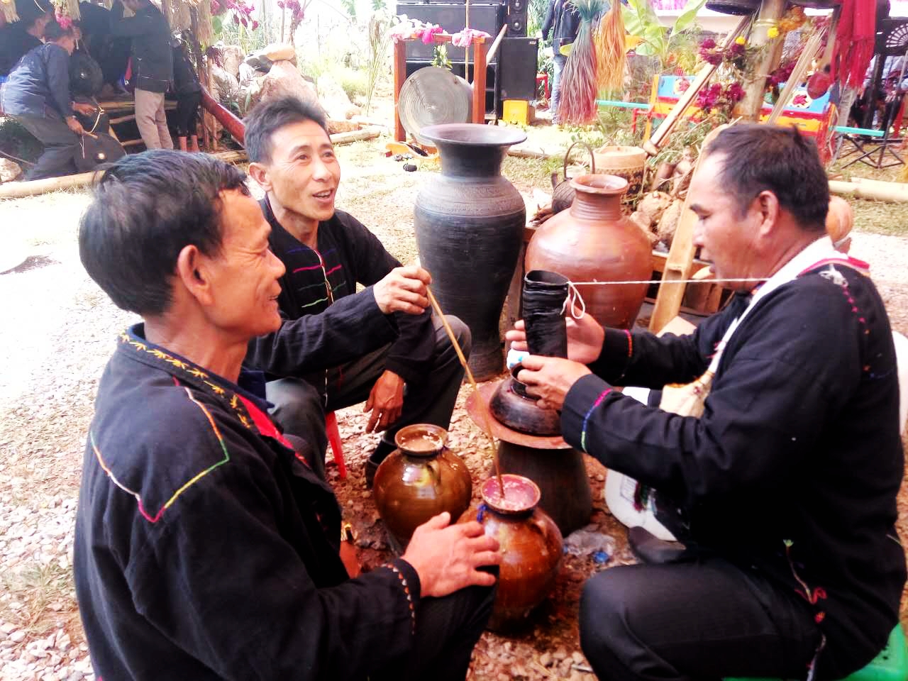 老挝街边的野生蜂蜜,老挝原始森林中纯天然野生蜂蜜