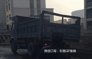 俩人迎面相撞视频,两人头部相撞