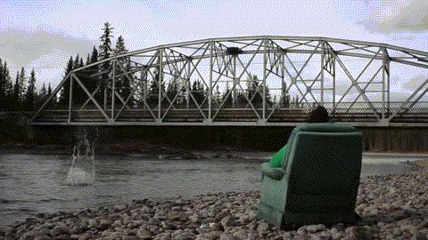 扛着沙发前进,扛着沙发去旅游