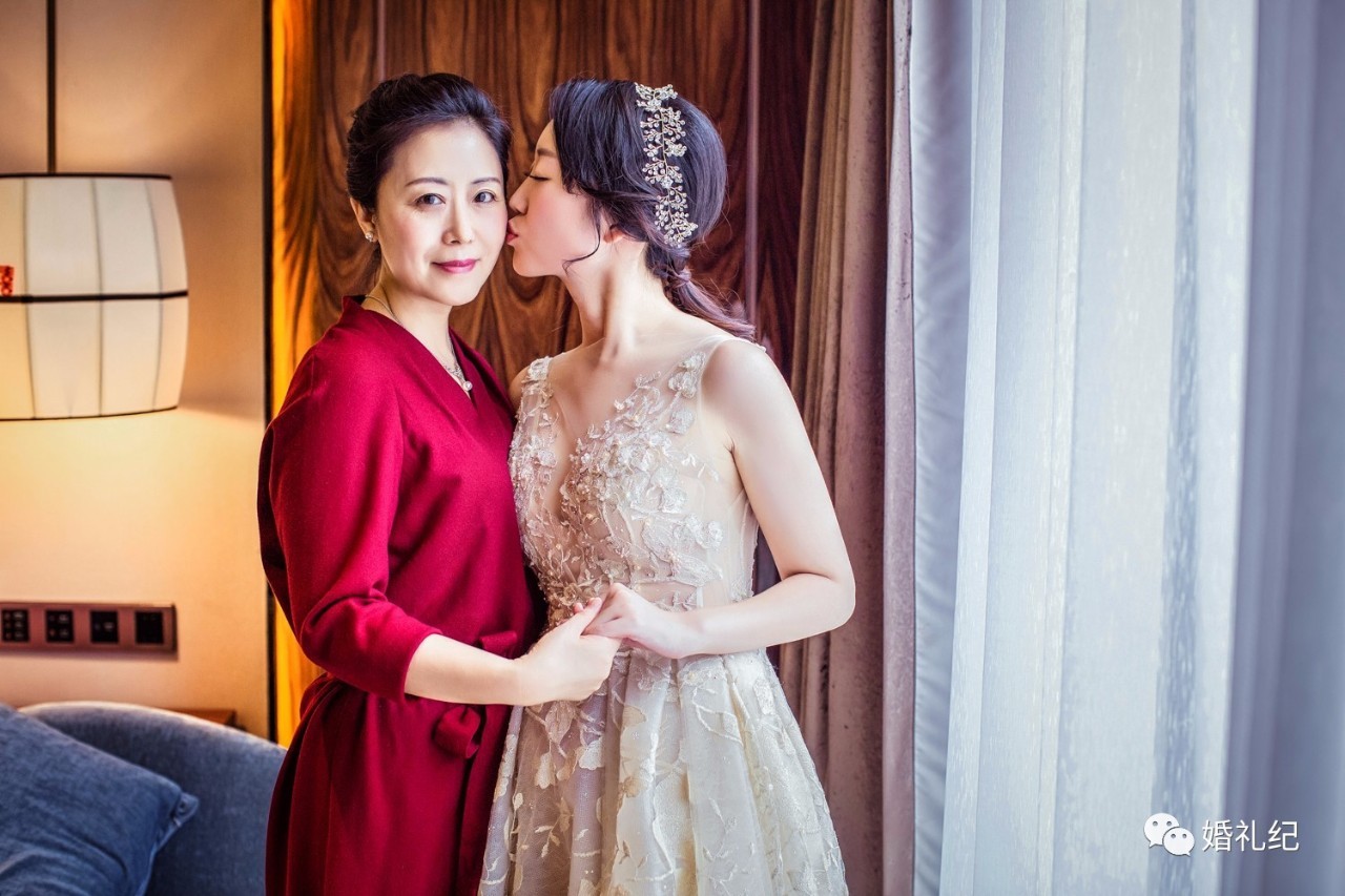 刘诗诗礼服陈妍希礼服,陈妍希陈晓婚礼母亲致辞