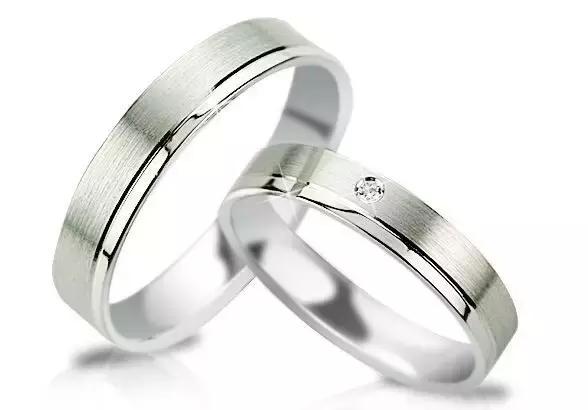 求婚戒指跟订婚戒指是一个意思吗,求婚戒指订婚戒指结婚戒指的区别