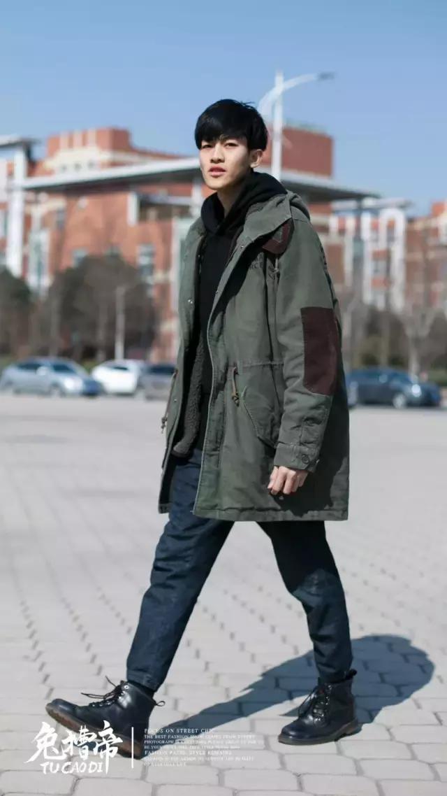 报告老师，中州大学的学生不好好穿衣服！