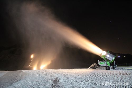 南山滑雪场极限雪沟时间,南山滑雪场雪化了吗