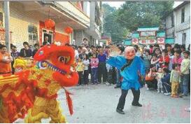元宵节，在这里的鞭炮是这样玩的，看着都痛呀