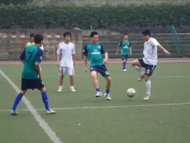 踢球如何养成假动作的习惯,踢球如何养成提前观察的习惯