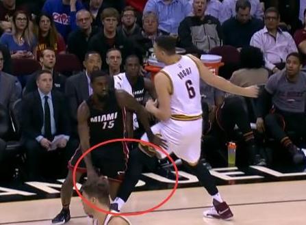 詹姆斯最新冲冠视频,詹姆斯复出首暴扣