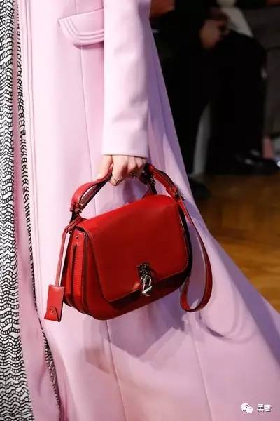 valentino2021秋冬时尚系列,valentino秋冬系列
