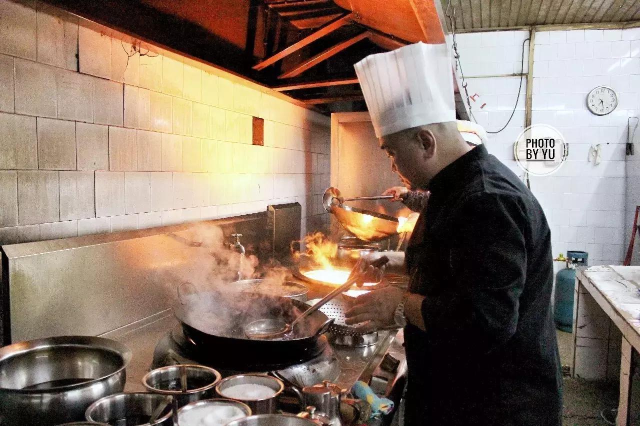 就是这个“肥坚”,十七年的默默坚守,用手工邕菜安慰老南宁的魂