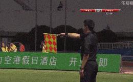 中超骂裁判名场面,裁判一脸懵逼视频