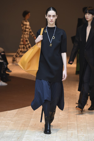 娆ч槼濞滃宸撮粠涓栧鍚屾,娆ч槼濞滃鍧庤偐浠挎