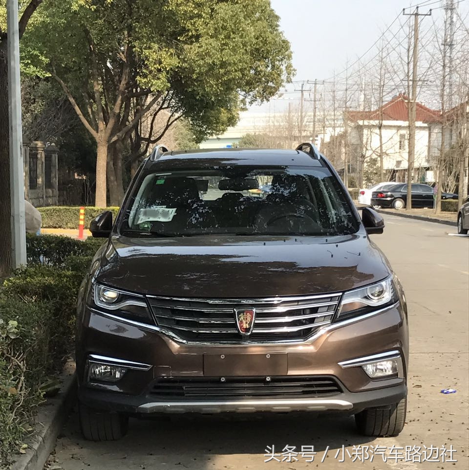 荣威rx5第三代超感旗舰夜间行驶,荣威rx516款1.5t互联网智享版