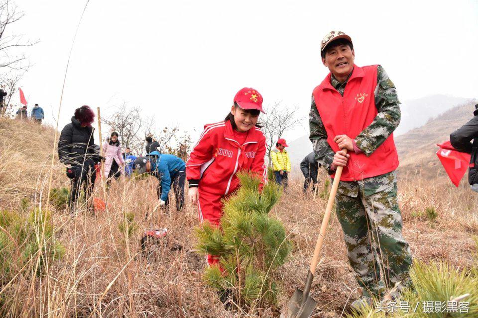 义务植树与创建森林城市,共建文明城市小学生