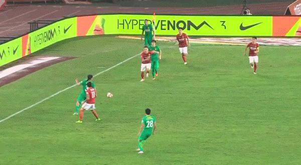 董路解说恒大战国安精彩语录一度让身旁搭档做起了安静的*男美**子