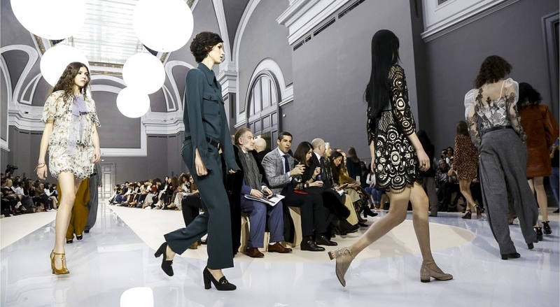 chloe最新秀,2023年chloe秋冬服装走秀