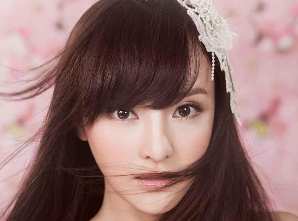 脸上起皮干燥有碎屑该怎样处理,脸上起皮抹什么药膏