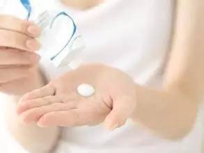 四岁女孩手指被截,一个女生下意识的小动作