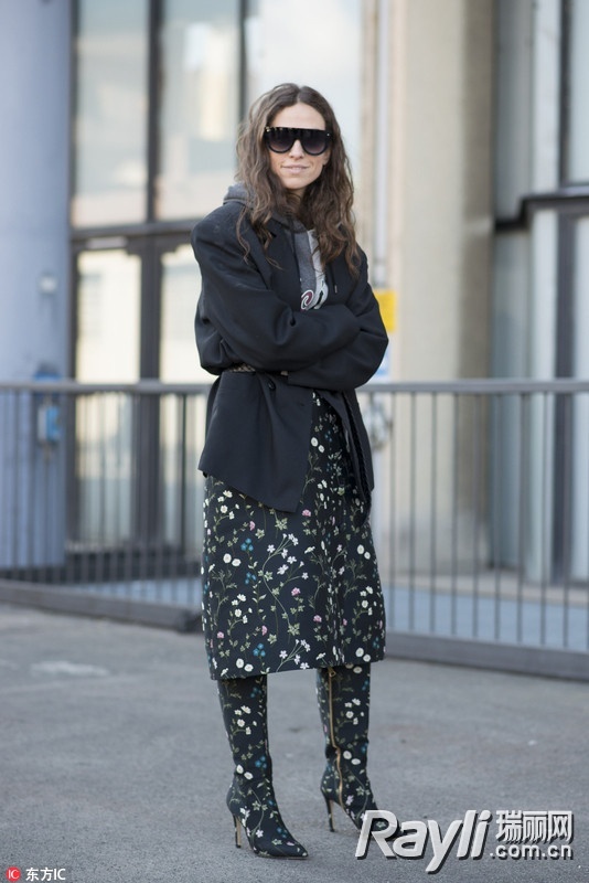 摆脱土气！2017黑底印花时髦更百搭