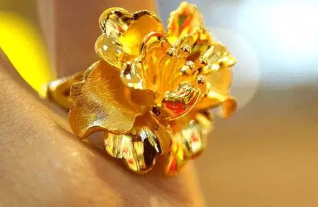 假黄金为什么会掉色,假黄金为啥有烧焦味