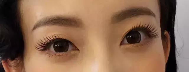 怎么样贴假睫毛才是正确的,贴假睫毛原来如此简单