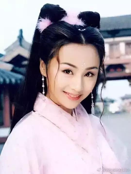 天啊,童年女神脸尖到不敢认,这是老了还是整容?