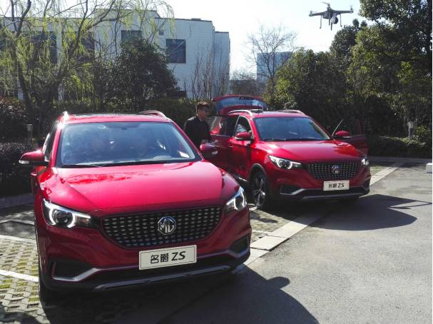 名爵zs自动泊车,能自动驾驶还能放无人机的汽车