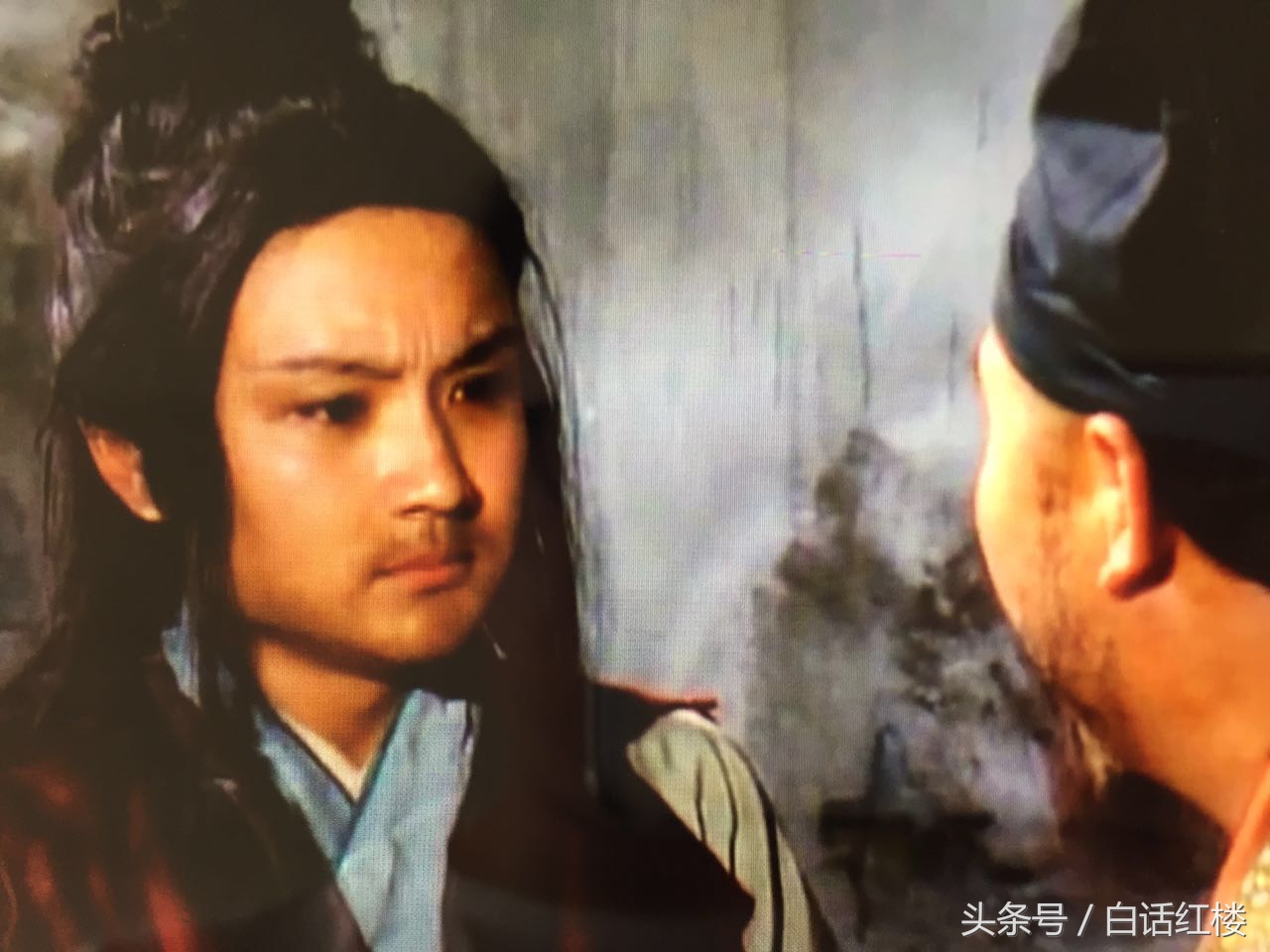 红楼梦暗示贾府衰败的细节,红楼梦一个人物的小传