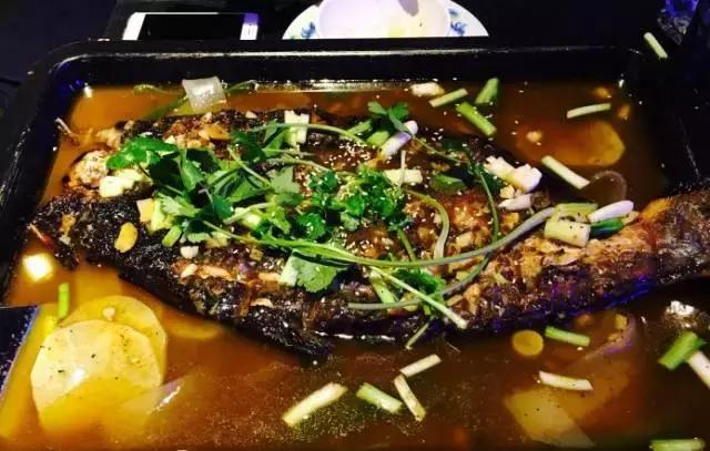 据说99%的人都喜欢这道海鲜美食,重庆必吃的100家烤鱼店