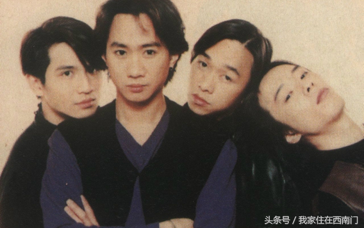 戴上耳机聆听世界歌词,戴上耳机静下心来听音乐