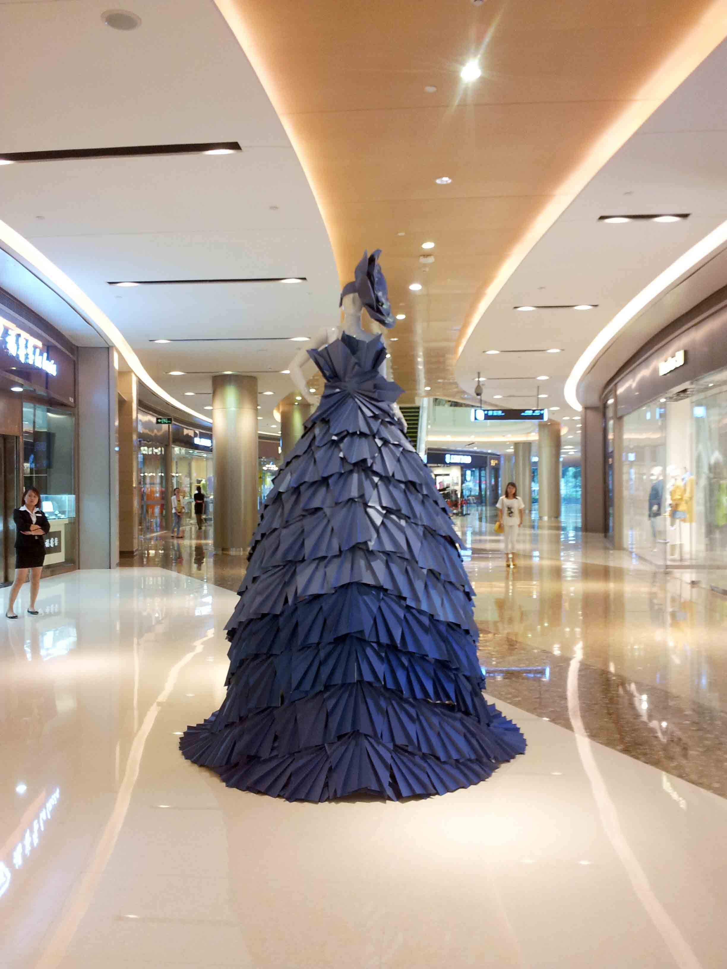 她“玩”纸六年，用纸艺让白龙重现广州聚龙古村