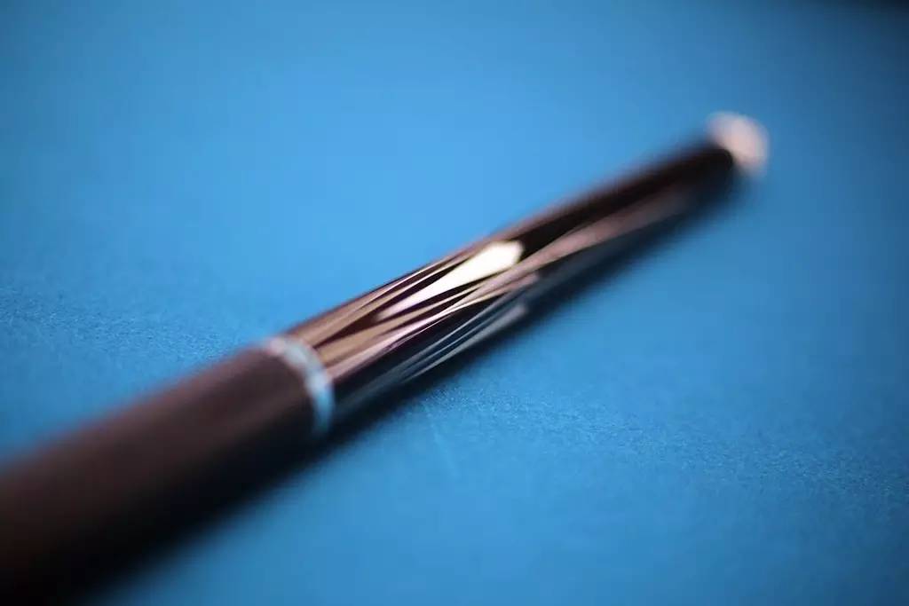 世界台球冠军杨帆,杨帆台球用的什么球杆