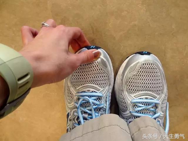 跑鞋买偏大还是偏小比较好,跑鞋一般买大一码好还是刚刚好