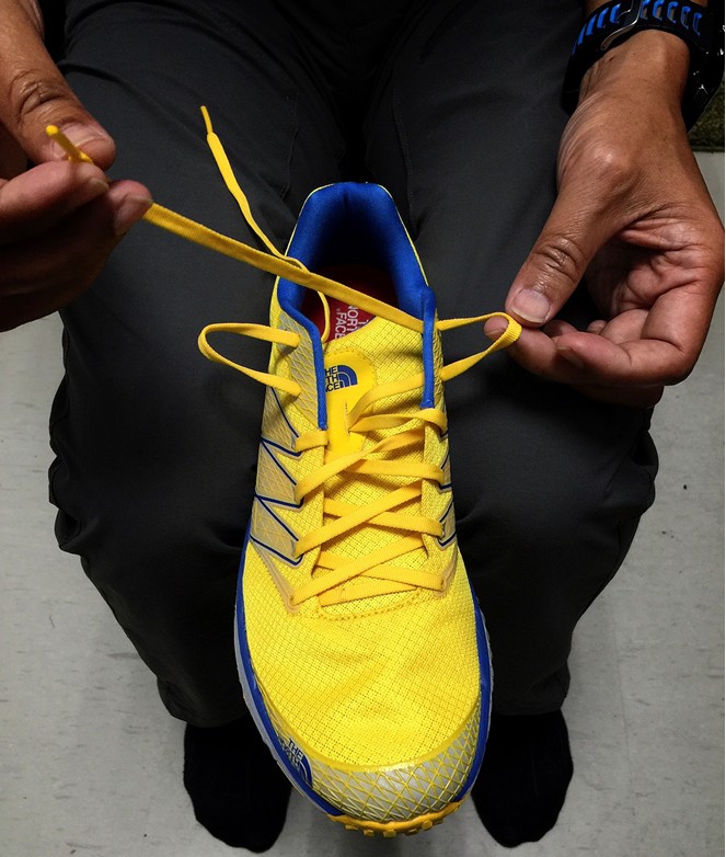 跑步时鞋带怎么系不容易开,如何防止跑步时黑脚趾