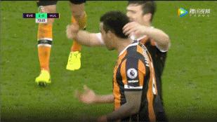 裁判员出示红牌警告有哪些情况,裁判给了自己一张红牌