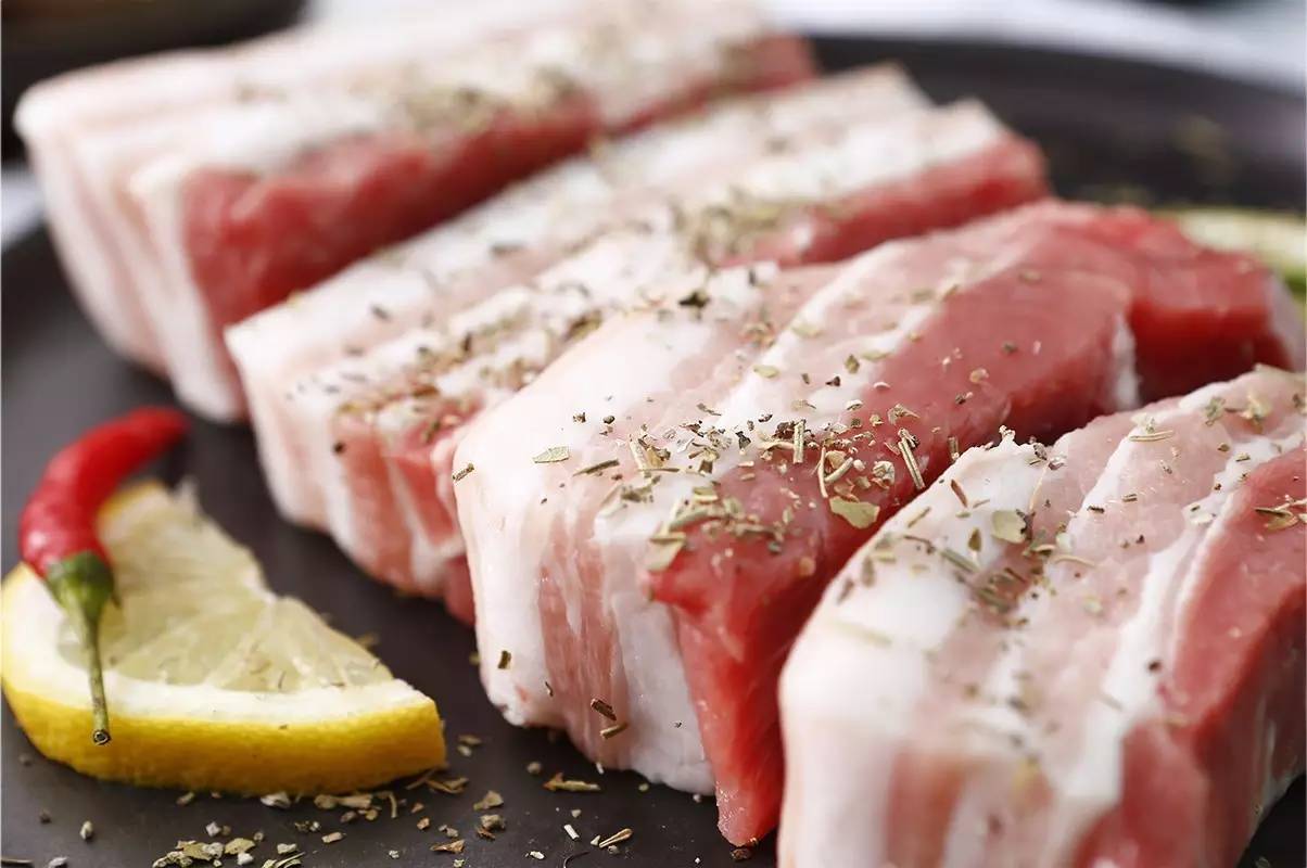 黑猪肉怎么吃最好吃,黑猪肉好吃还是白猪肉好吃